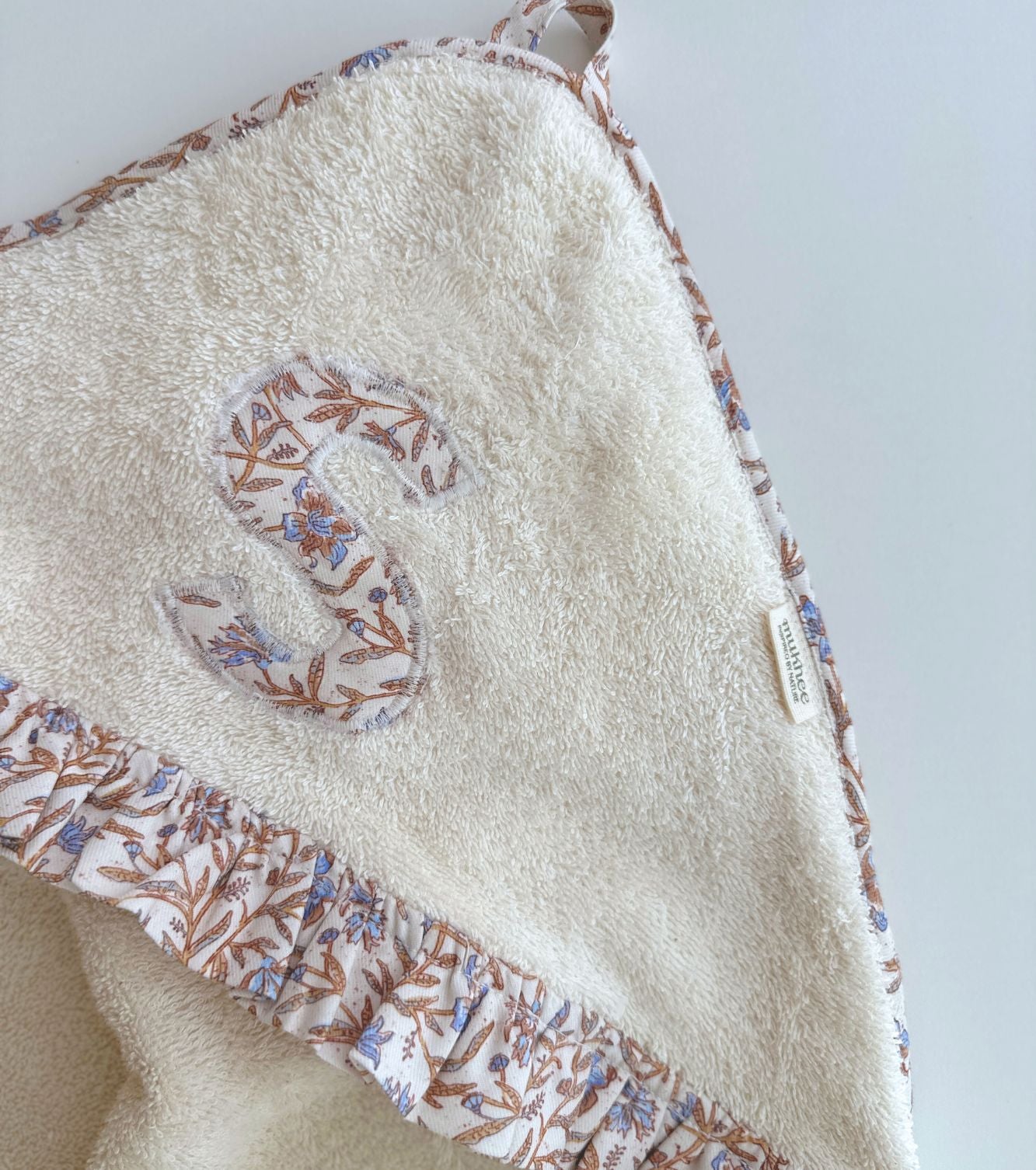 Toalla Capa Personalizada | Raíz | Flores ocre y azul