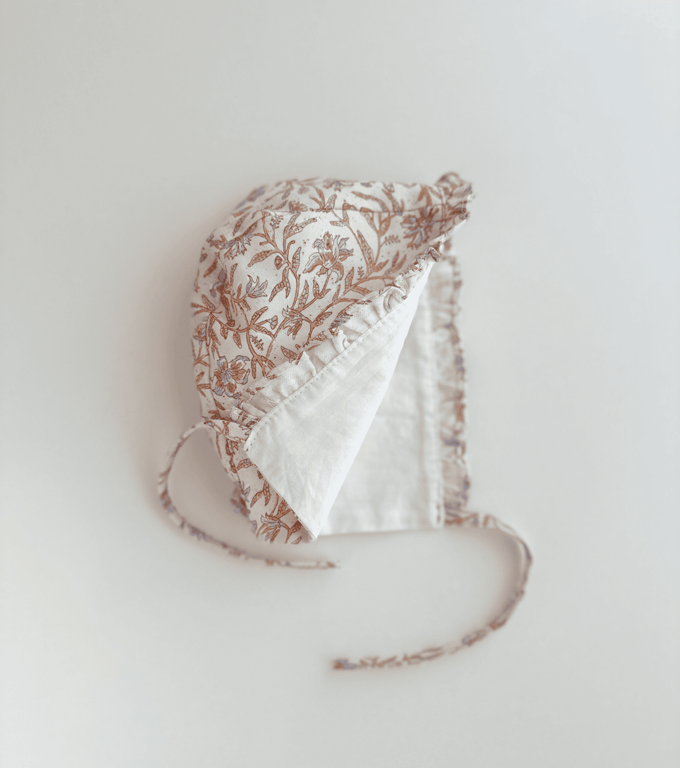 Organic cotton viyella bonnet | Cinnamon | Cinnamon Vichy