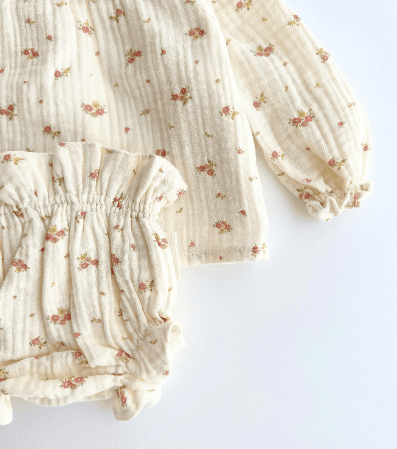 Conjunto blusa y culetín | Bruma | Mini flores rosas