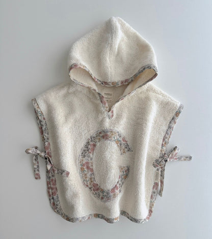 Poncho serviette personnalisé | Santillana | Rayures et fleurs 