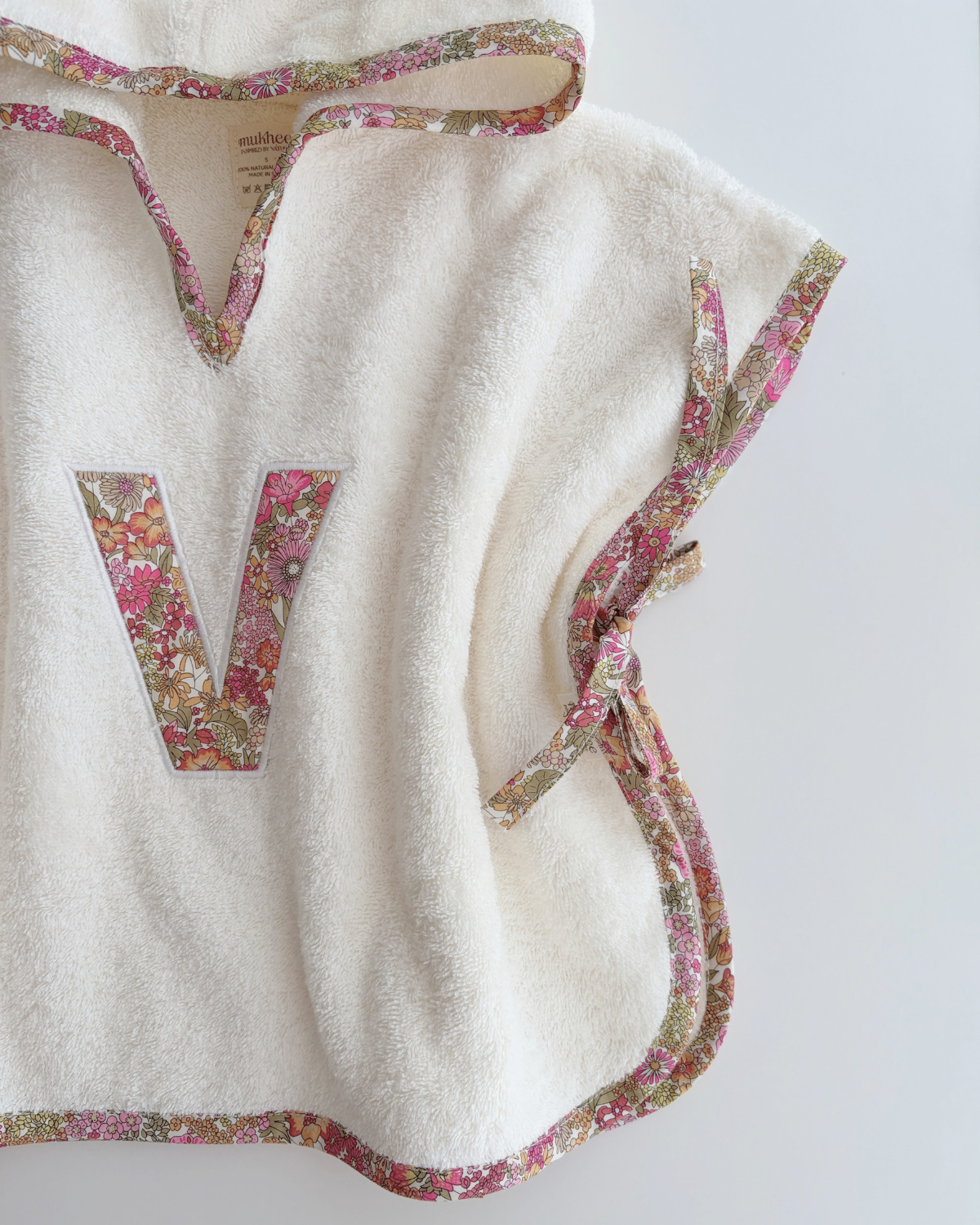 Poncho toalla Personalizado | Avellana | Flores