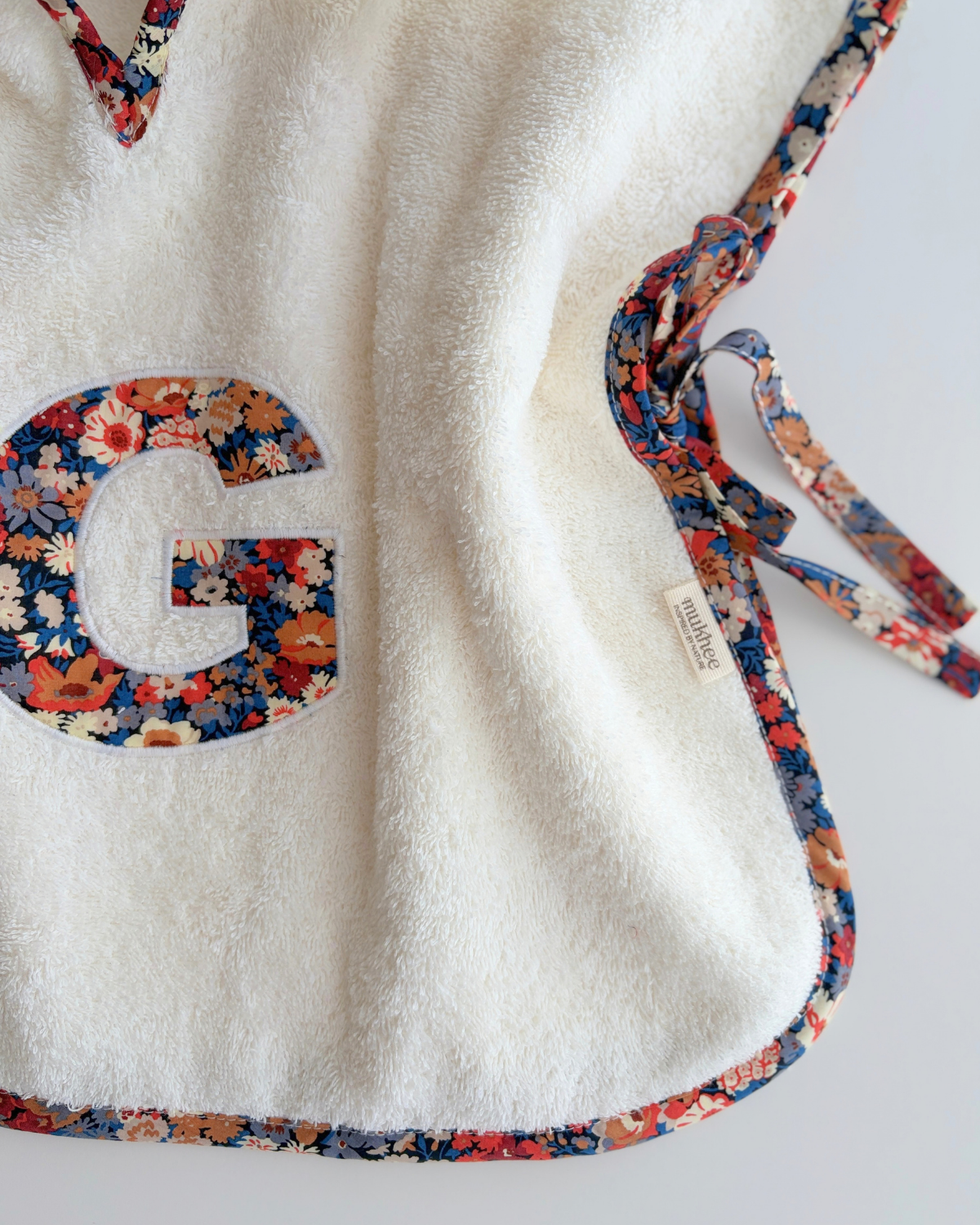 Poncho toalla Personalizado | Castaño | Flores