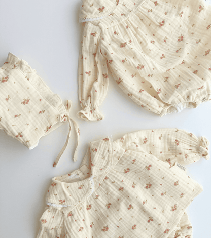 Conjunto blusa y culetín | Bruma | Mini flores rosas