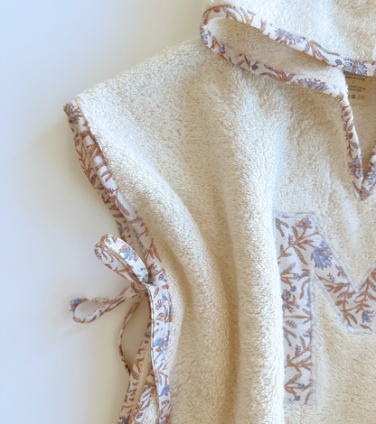 Poncho toalla Personalizado| Raíz | Flores ocre y azul