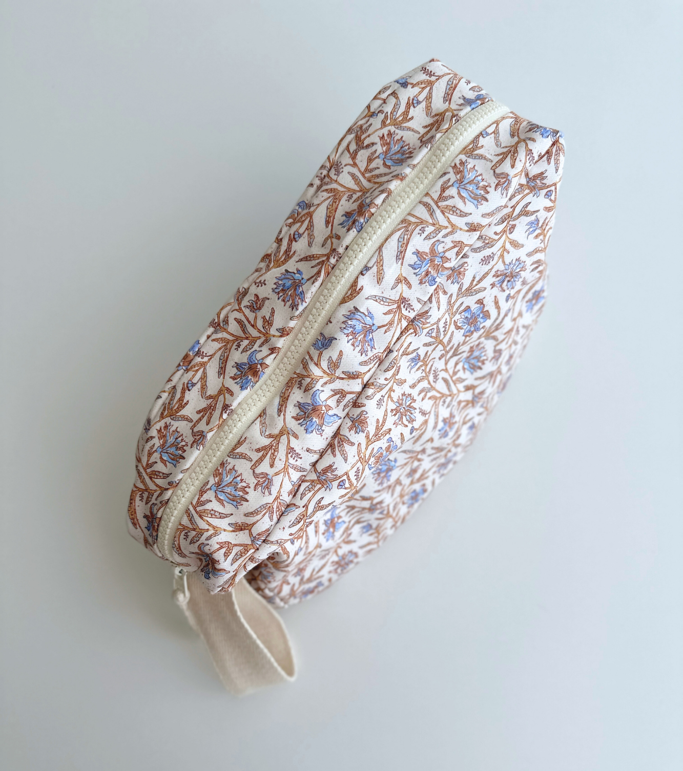 Neceser de algodón orgánico | Raíz | Flores ocre y azul
