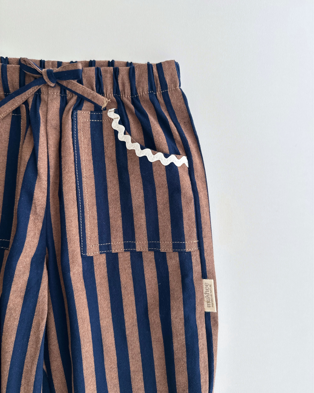 Pantalón bombacho | Castaño | Rayas