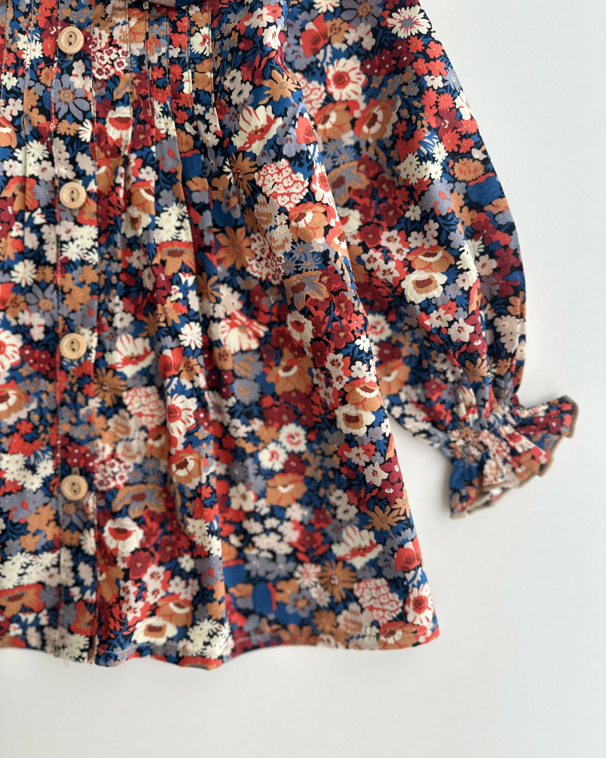Blusa jaretas | Castaño| Flores y rayas