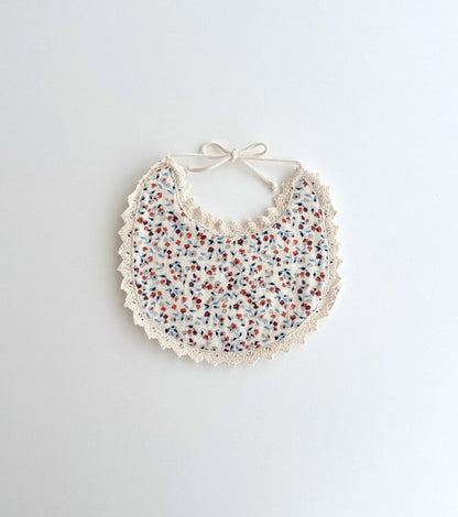 Organic cotton bib with lace trim | Flowers