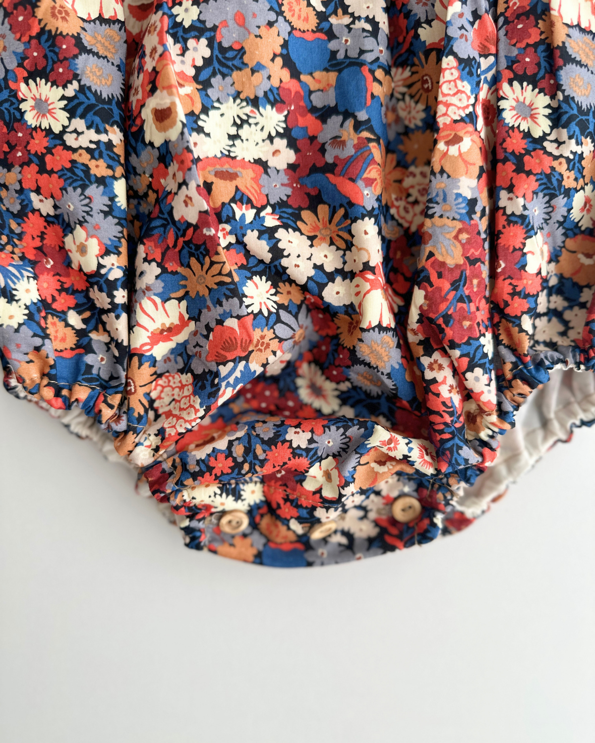 Ranita cuello volante | Castaño | Rayas y flores