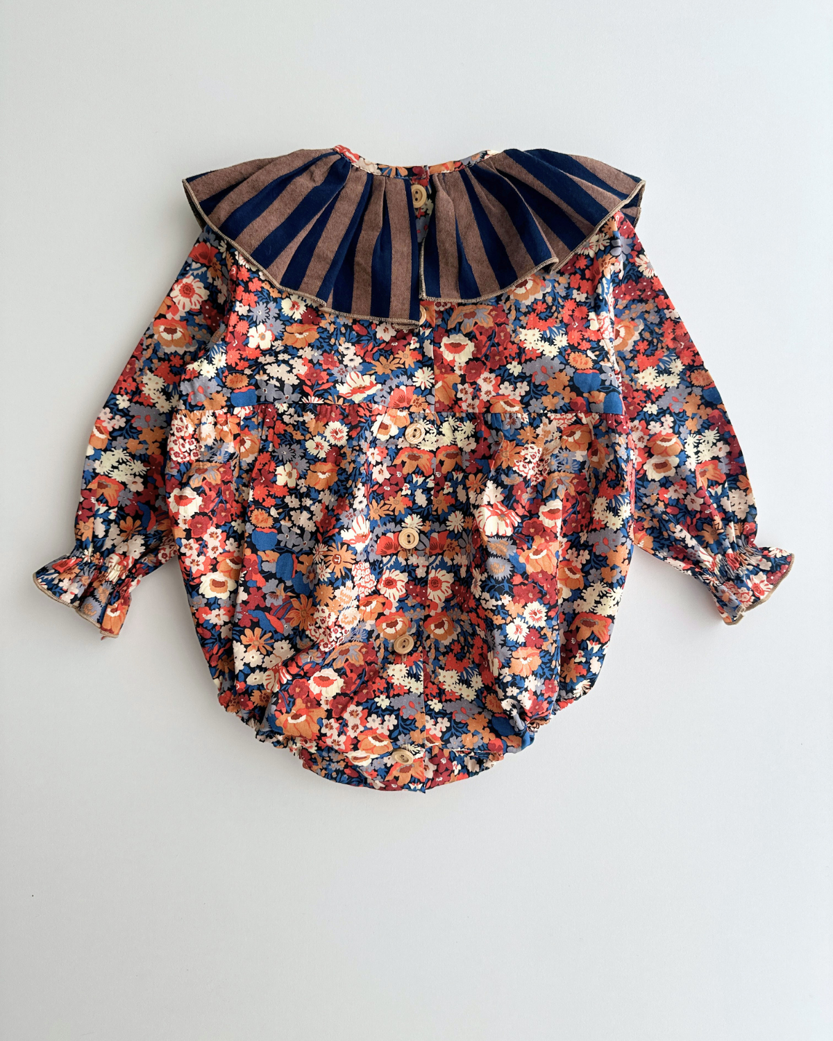 Ranita cuello volante | Castaño | Rayas y flores