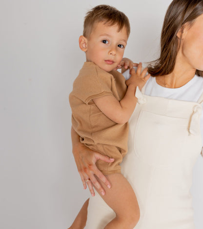 Short romper en interlock 3D de algodón orgánico | Nimo |Marrón