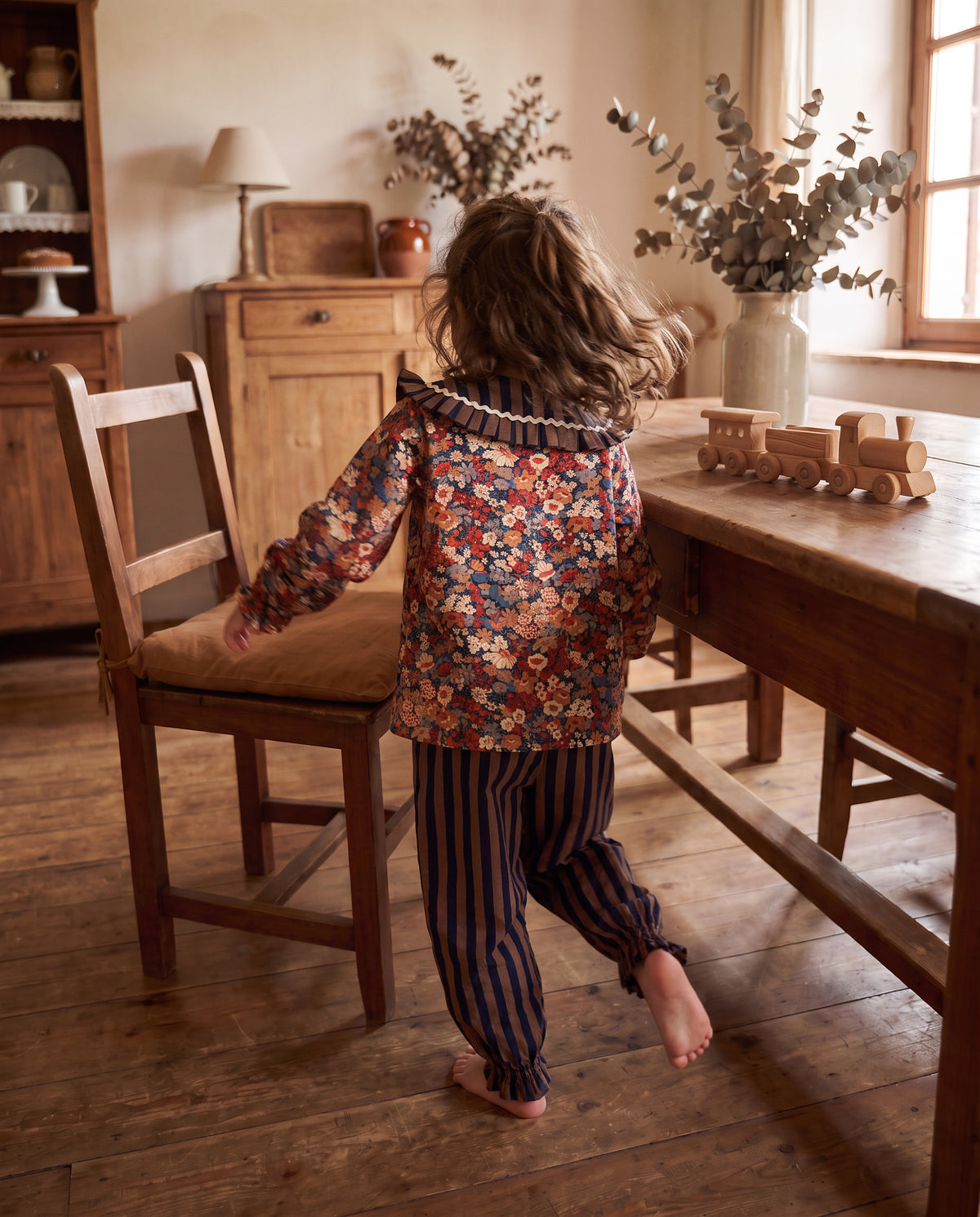 Blusa jaretas | Castaño| Flores y rayas