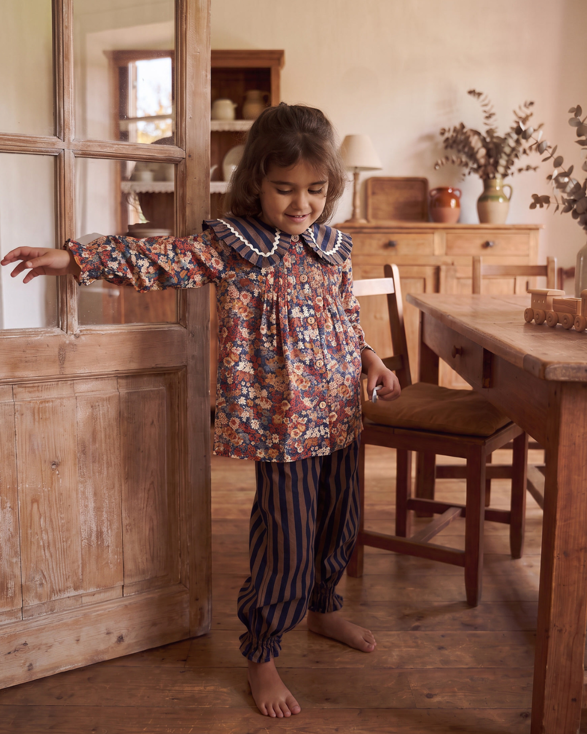Blusa jaretas | Castaño| Flores y rayas