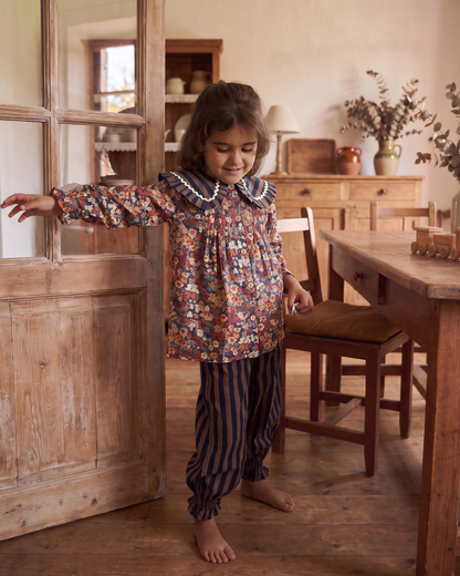 Blusa jaretas | Castaño| Flores y rayas