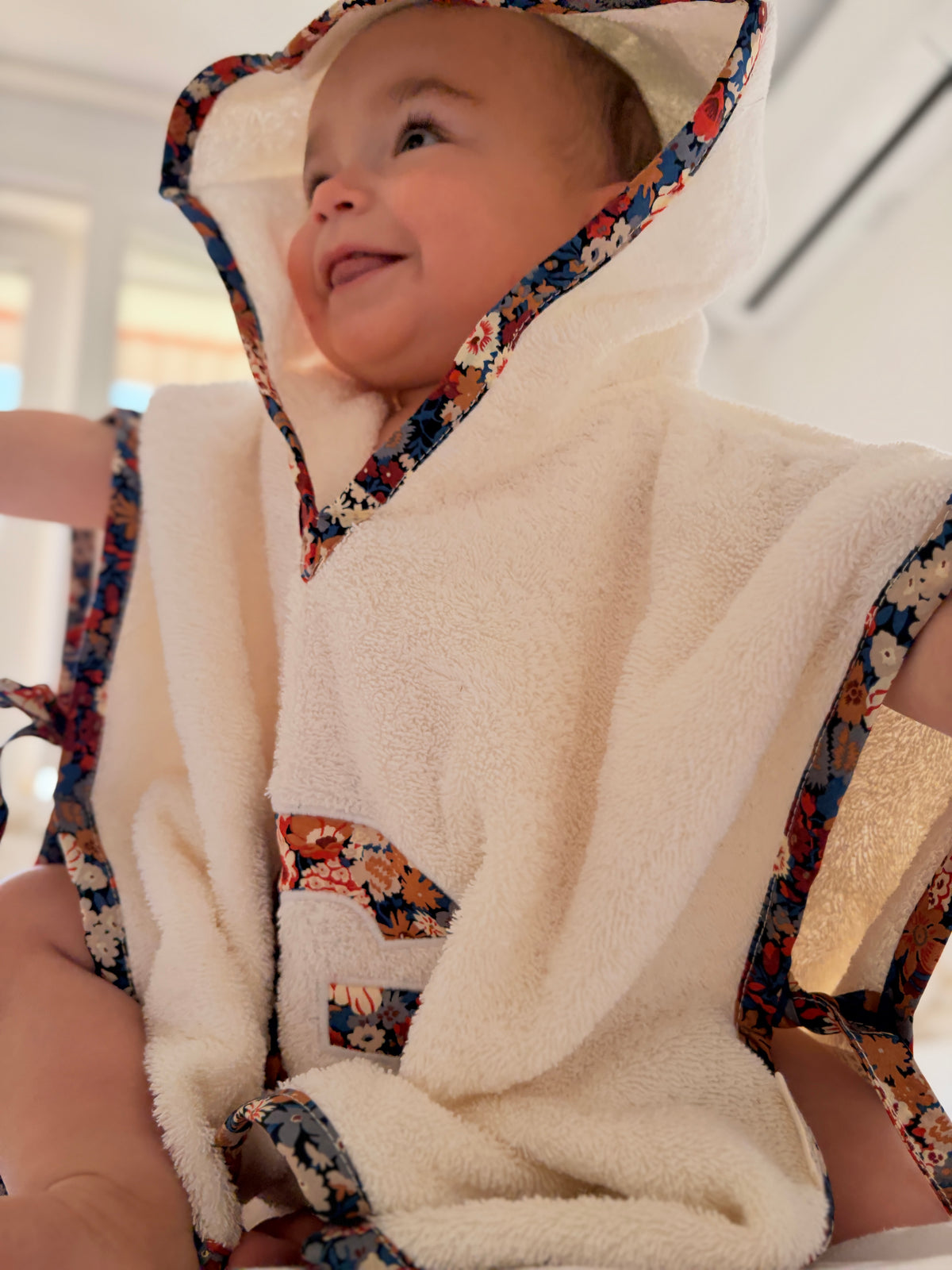 Poncho toalla Personalizado | Castaño | Flores