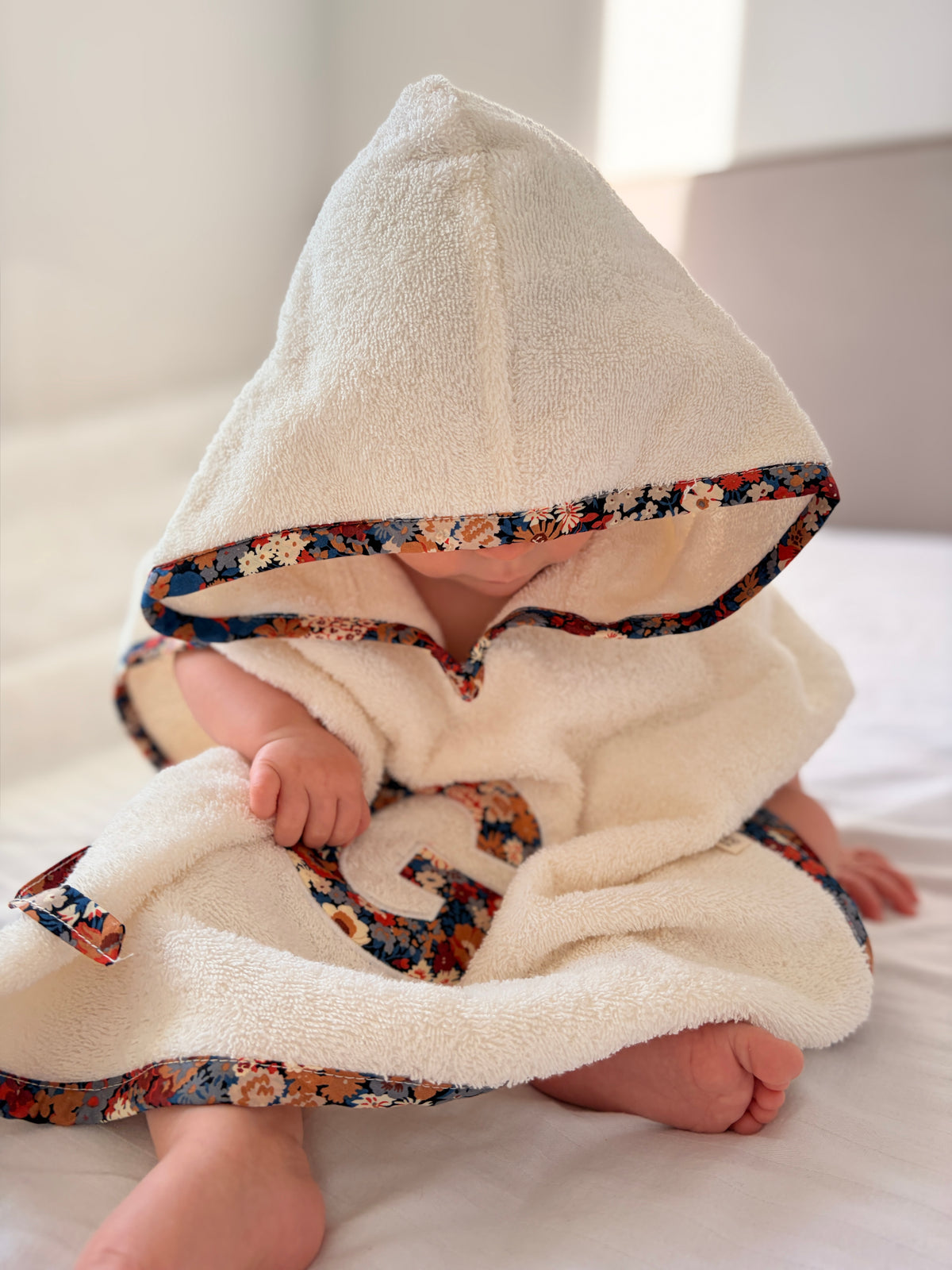 Poncho toalla Personalizado | Castaño | Flores