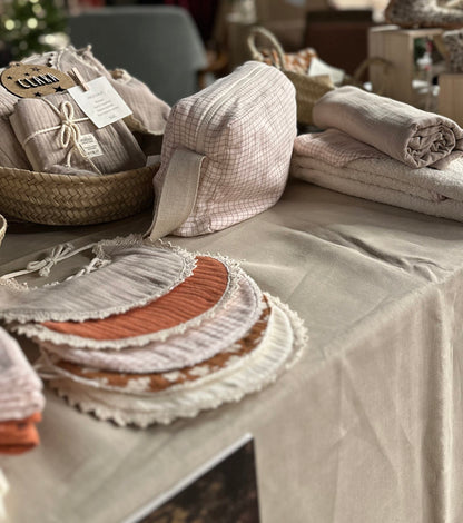 Organic cotton lace bib | Various colors