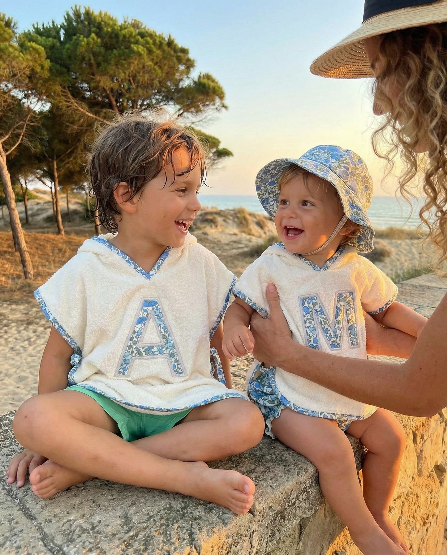 Poncho toalla Personalizado | Nomeolvides | Flores azul